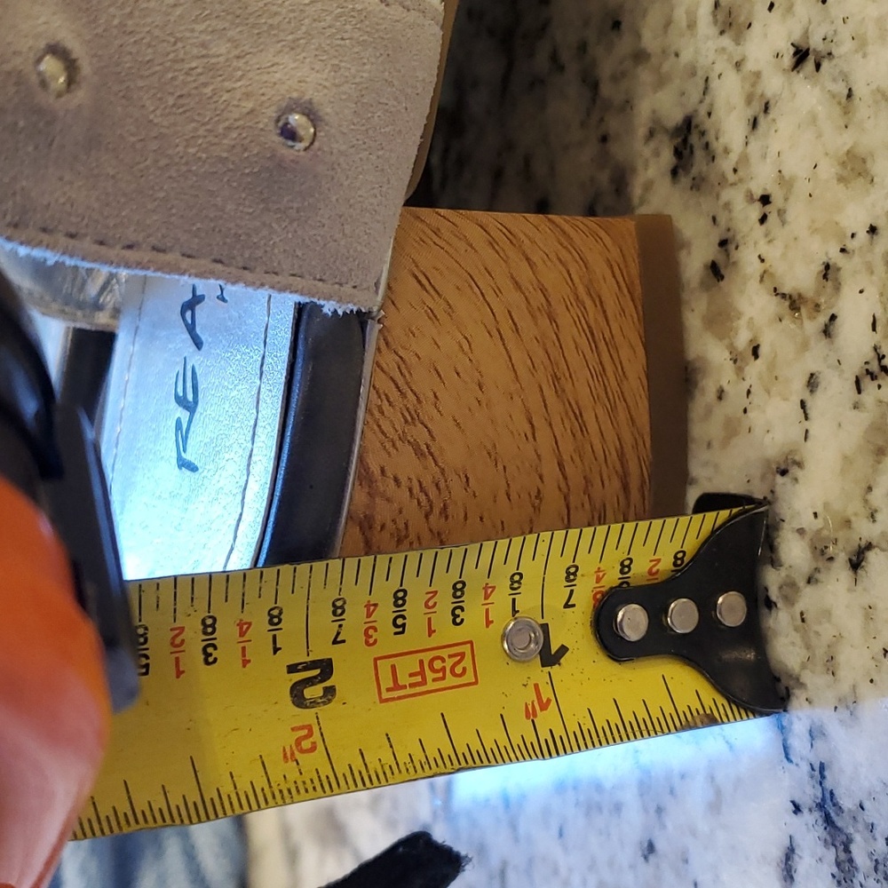 Women's Kenneth Cole Reaction Silver Sandals - Picture 8 of 8
